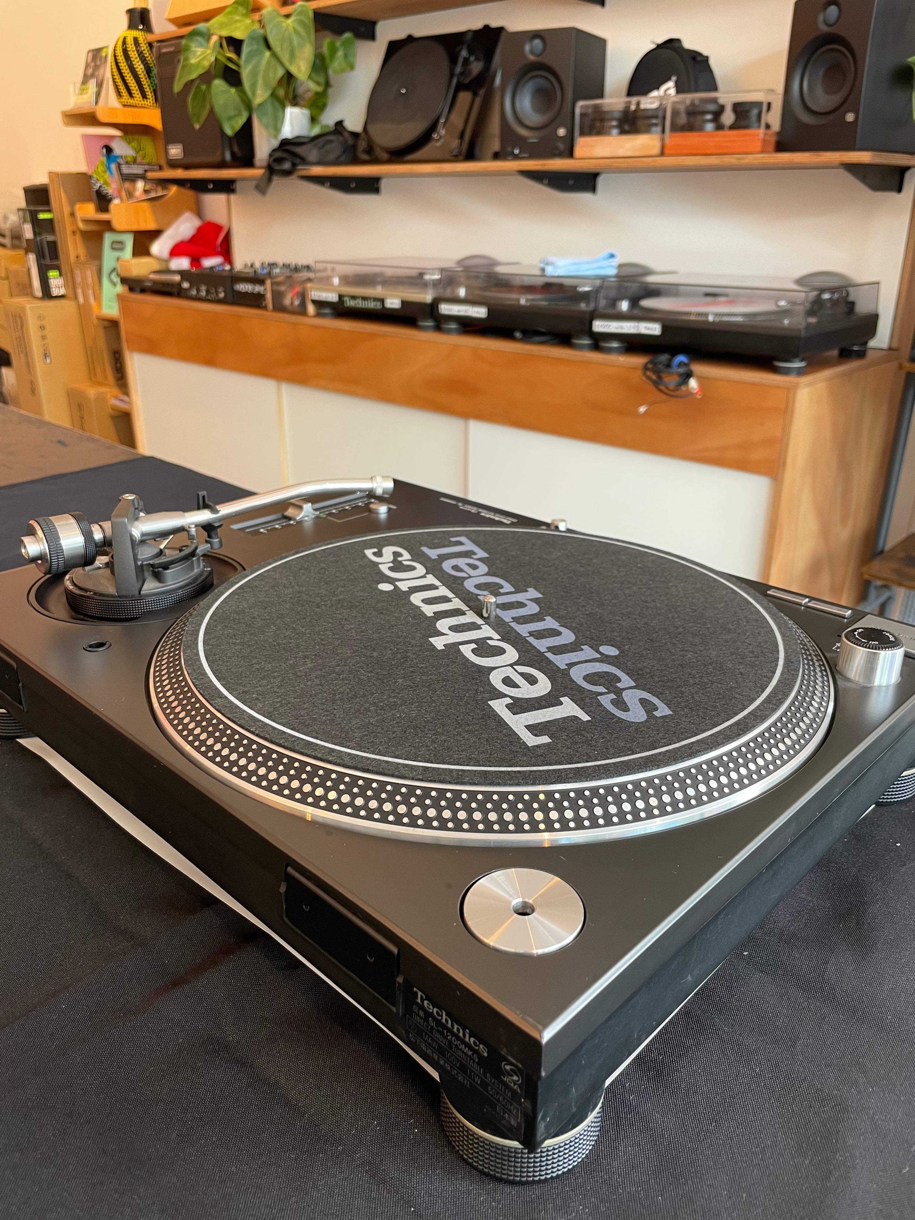(Second Hand) Technics SL-1200MK5 Black Direct Drive Turntable