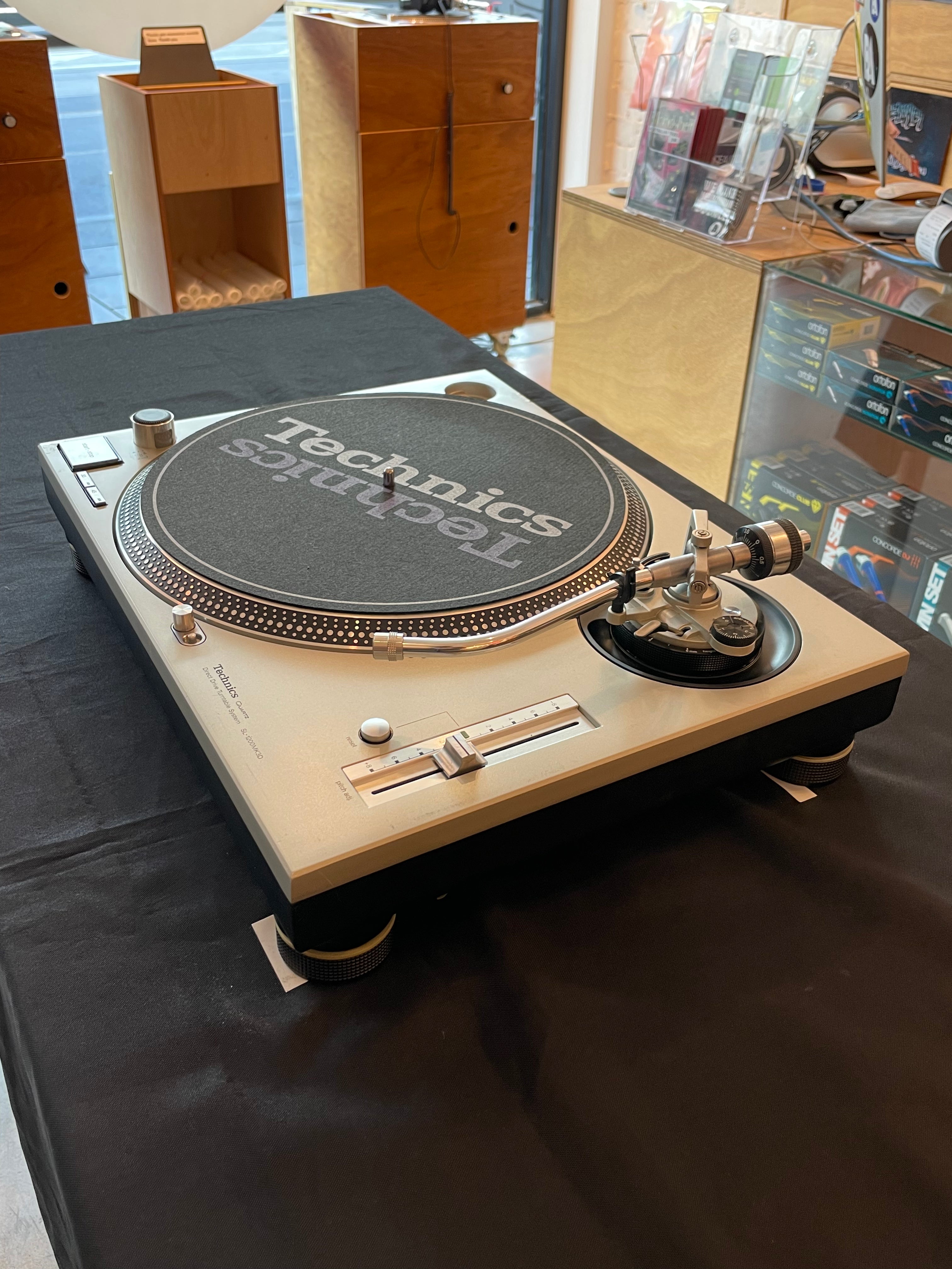 (Second Hand) Technics SL-1200MK3D Silver Direct Drive Turntable
