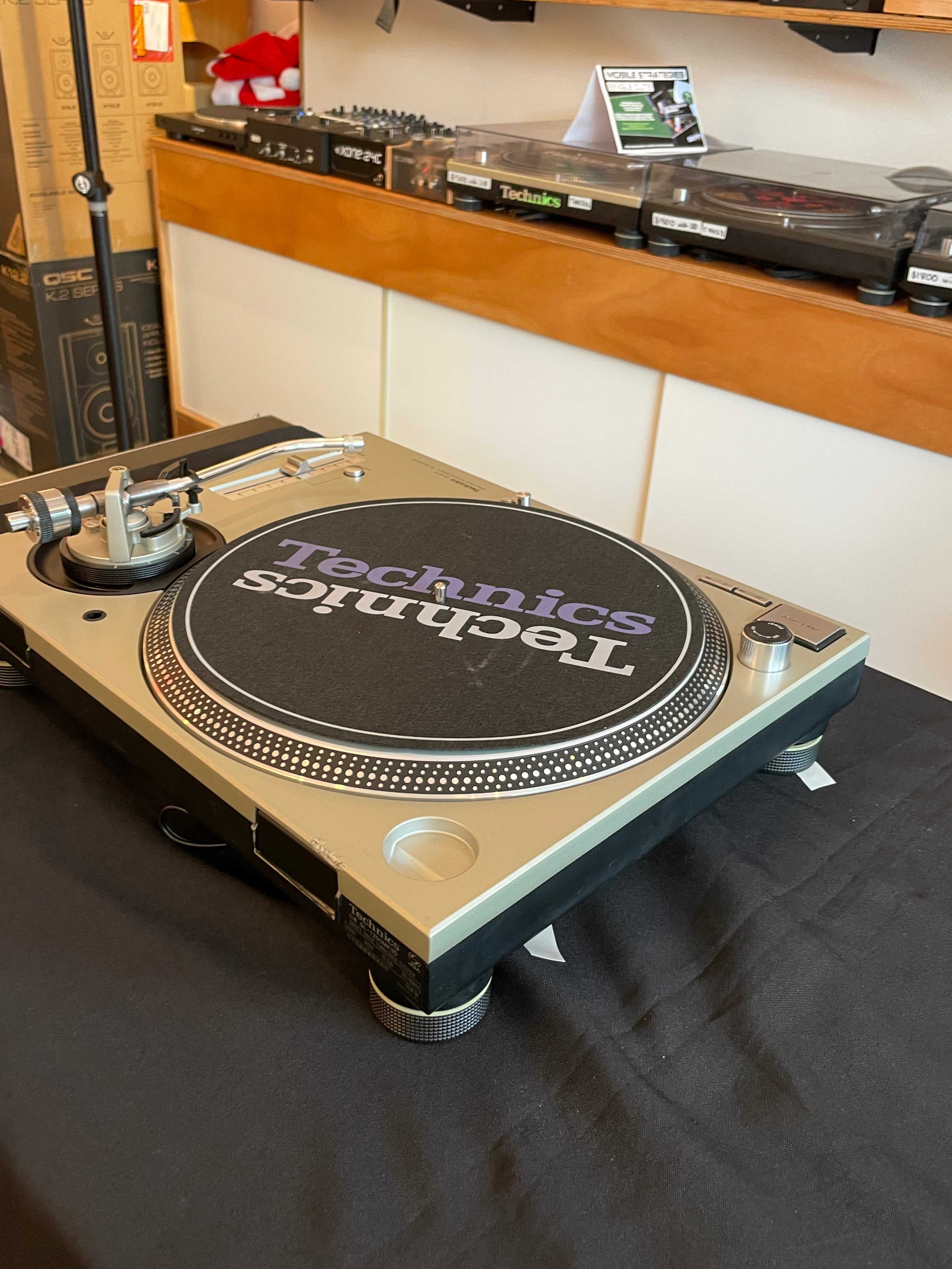 Second Hand) Technics SL-1200MK3D Silver Direct Drive Turntable Second Hand) Technics SL-1200MK3D Silver Direct Drive Turntable