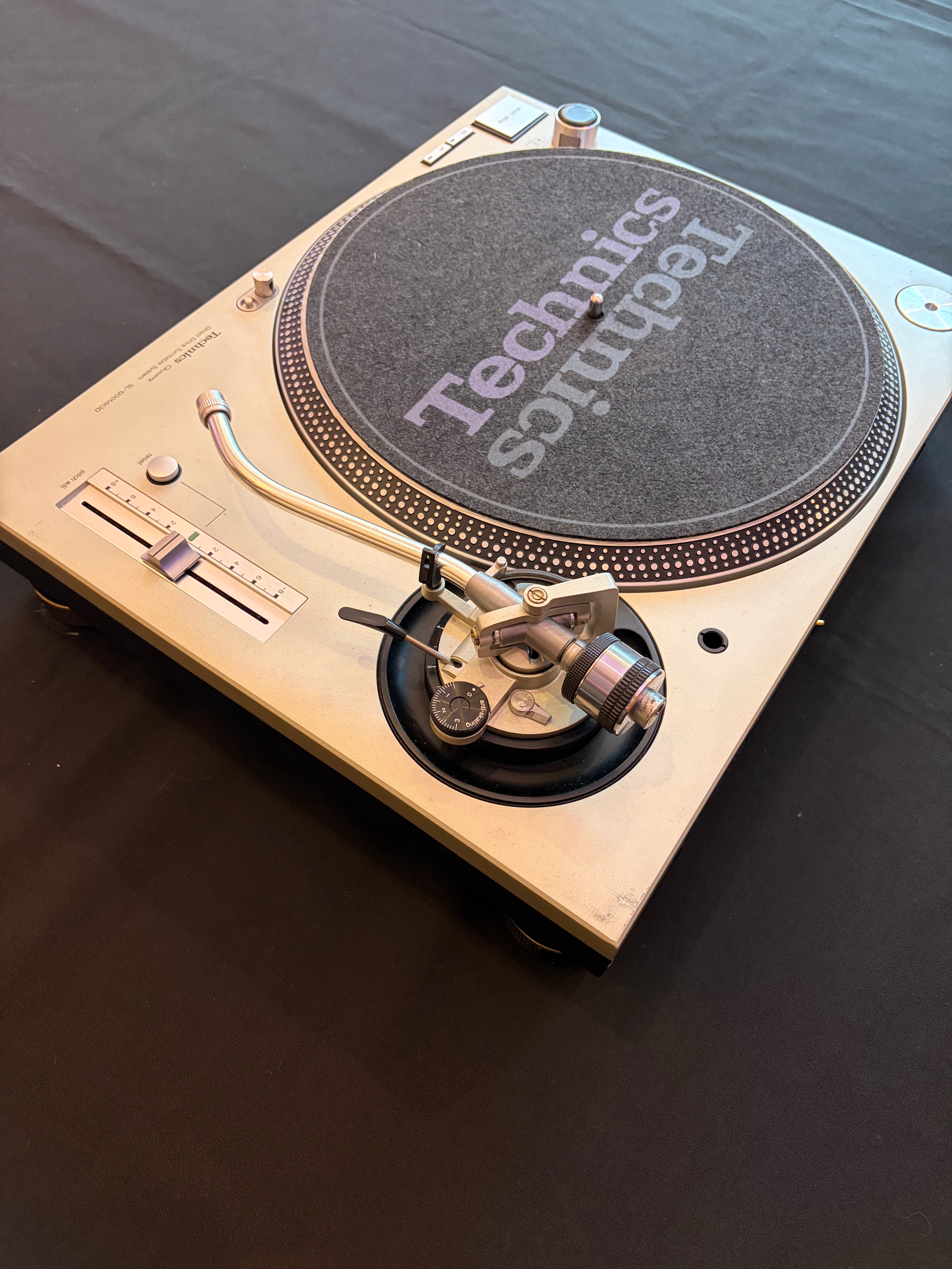 Technics SL-1200 Mk3D Silver Direct Drive Turntable (secondhand) TMK32
