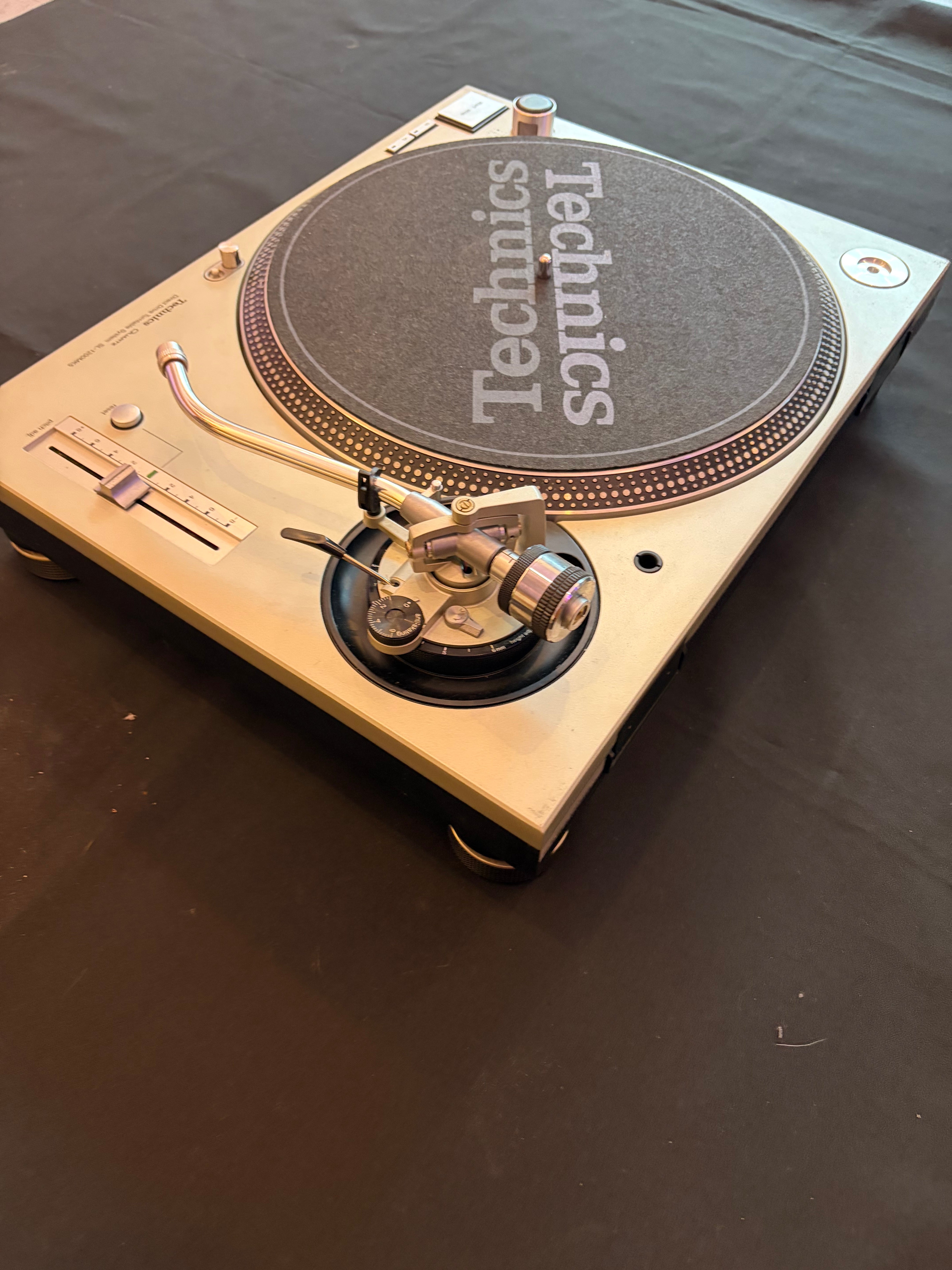 Technics SL-1200 Mk5 Silver Direct Drive Turntable (secondhand) TMK30
