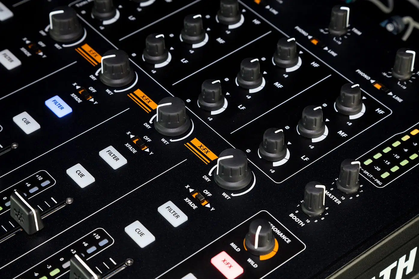 Allen & Heath Xone:43 — 4+1 Channel Analogue DJ Mixer